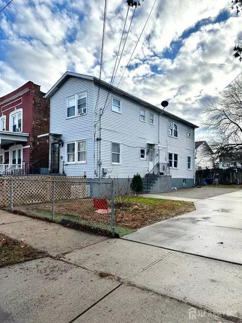 174 Suydam St, New Brunswick, NJ 08901