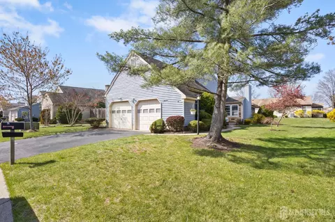 14 Dorchester Dr, Monroe, NJ 08831