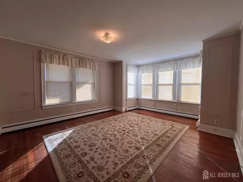 342 Shoreland Cir, Laurence Harbor, NJ 08879