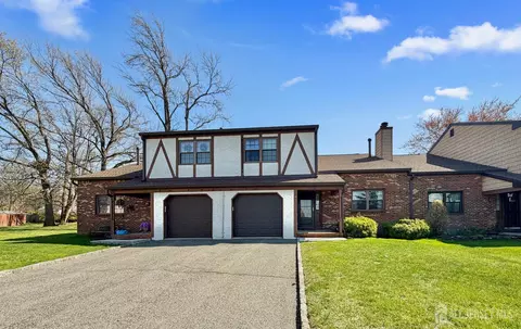 19 Wellington Ct, Sayreville, NJ 08872