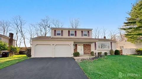 9 Stratford Cir, Edison, NJ 08820