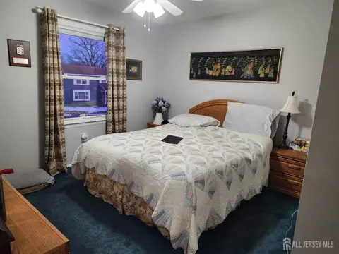 71 Rodak Cir, Edison, NJ 08817