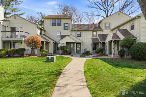 1507 Woodbridge Commons Way, Iselin, NJ 08830