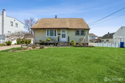 33 Adams St, Iselin, NJ 08830