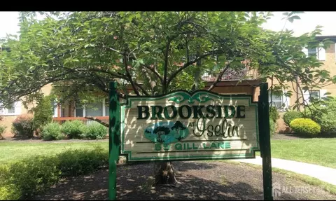 55 Gill Ln #58, Iselin, NJ 08830