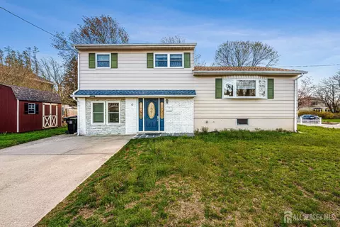 6 Chalmers Rd, East Brunswick, NJ 08816
