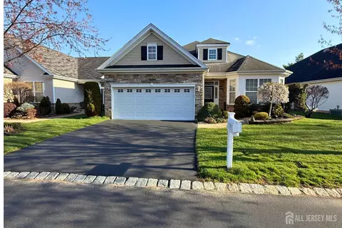 120 Crescent Way, Monroe, NJ 08831