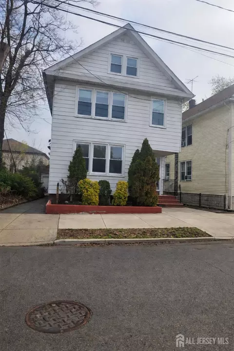 65 Hale St, New Brunswick, NJ 08901