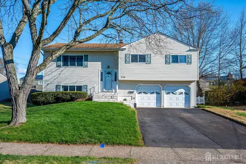 110 Benart Pl, Middlesex, NJ 08846