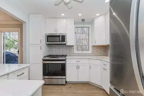 Kitchen - 22 Meyer Rd, Edison, NJ 08817 photo 4 of 4