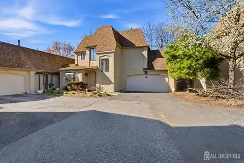 38 Carriage Pl, Edison, NJ 08820