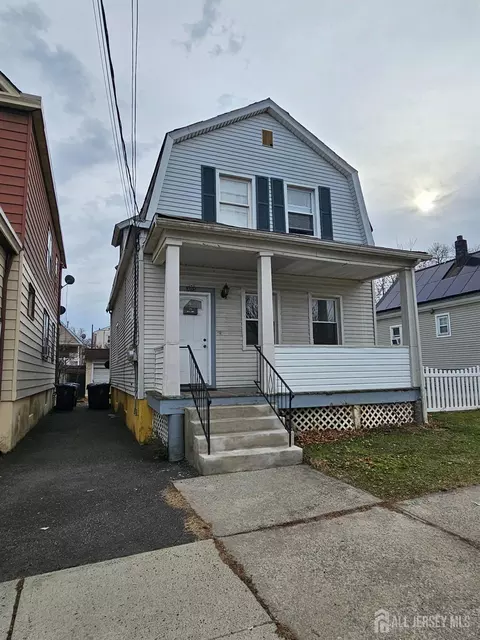 305 Meredith St, Perth Amboy, NJ 08861