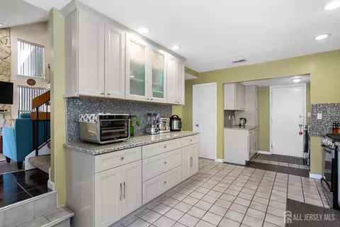 524 Westgate Dr, Edison, NJ 08820