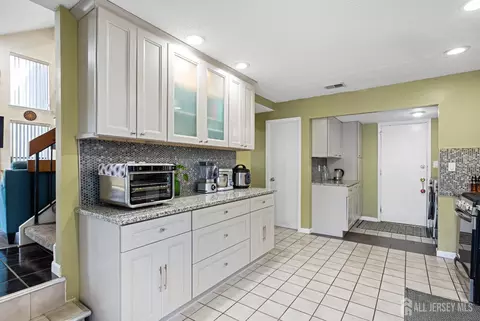 524 Westgate Dr, Edison, NJ 08820