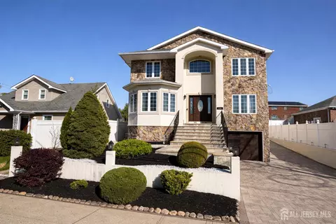 618 Lee St, Perth Amboy, NJ 08861