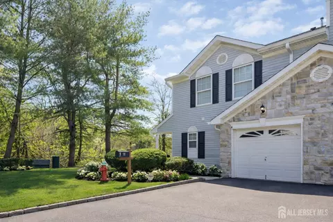 44 Rozalyn Ln, South Amboy, NJ 08879