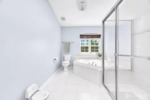 44 Rozalyn Ln, South Amboy, NJ 08879