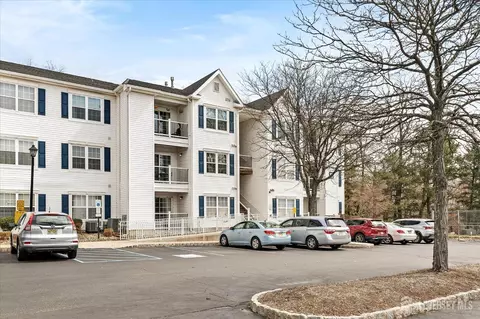 1125 Waterford Dr W, Edison, NJ 08817