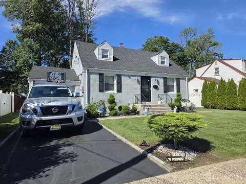 382 Douglas Rd, Roselle, NJ 07203