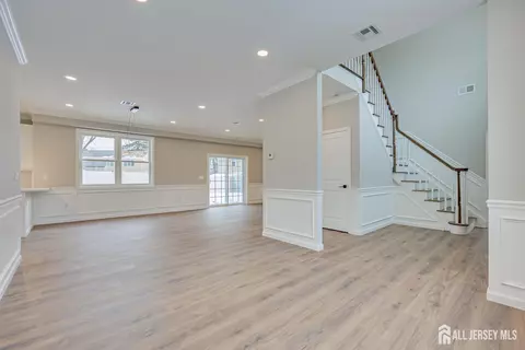 7 Vale St, Edison, NJ 08817