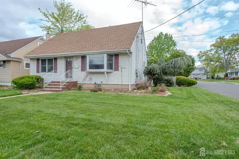 32 Lincoln Ave, Colonia, NJ 07067