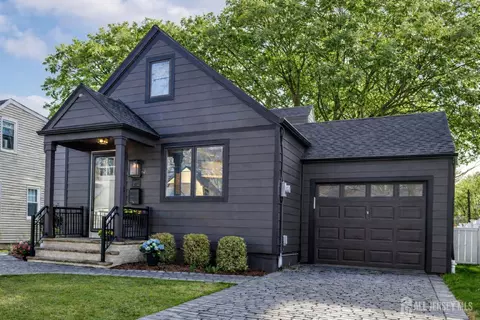 113 Spear St, Metuchen, NJ 08840