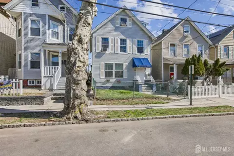 208 Gordon St, Perth Amboy, NJ 08861