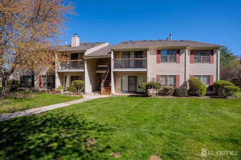 88 Crabapple Ln, Franklin Park, NJ 08823