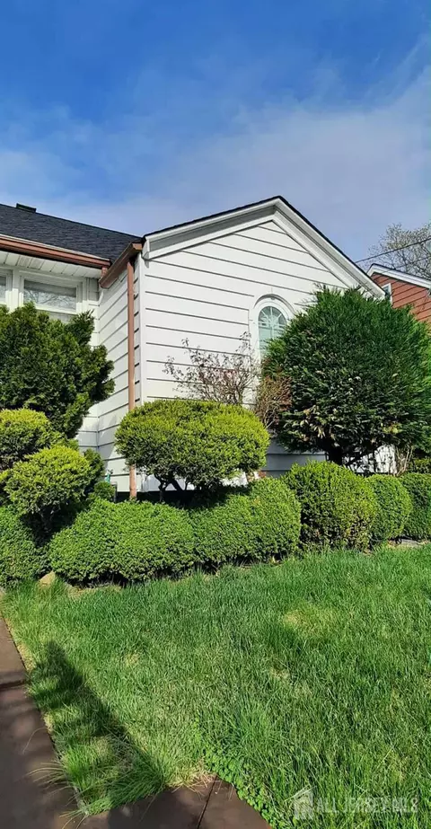 106 Maryknoll Rte, Metuchen, NJ 08840