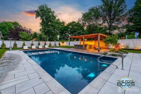 56 Philo Blvd, Edison, NJ 08837