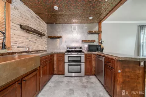 Kitchen - 212 Echo Ave, Edison, NJ 08837 photo 1 of 4