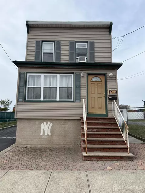 31 Edwin St, Carteret, NJ 07008