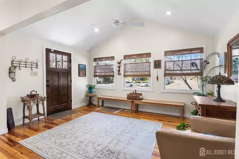 100 Laurel Ave, Island Heights, NJ 08732