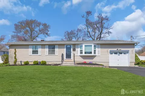 71 Pine St, Spotswood, NJ 08884
