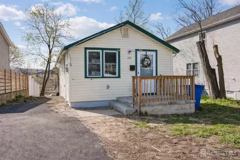 209 Hilltop Blvd, Keyport, NJ 07735