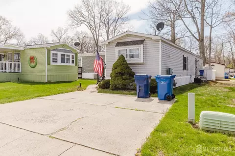 37 Emerson Rd, North Brunswick, NJ 08902