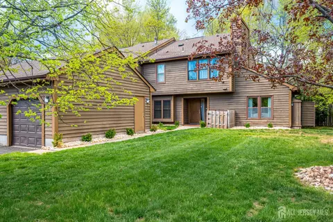 138 Oakmont Ct, Edison, NJ 08820