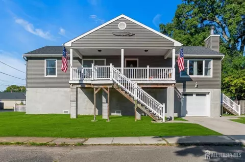 11 Beechwood Ave, Keansburg, NJ 07734