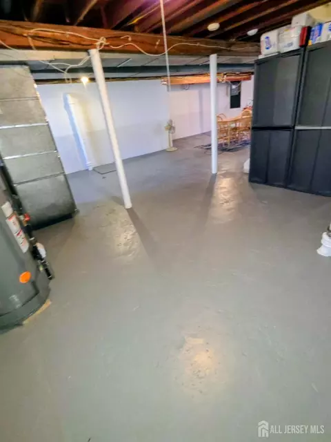 19 E 2nd St, Port Reading, NJ 07064