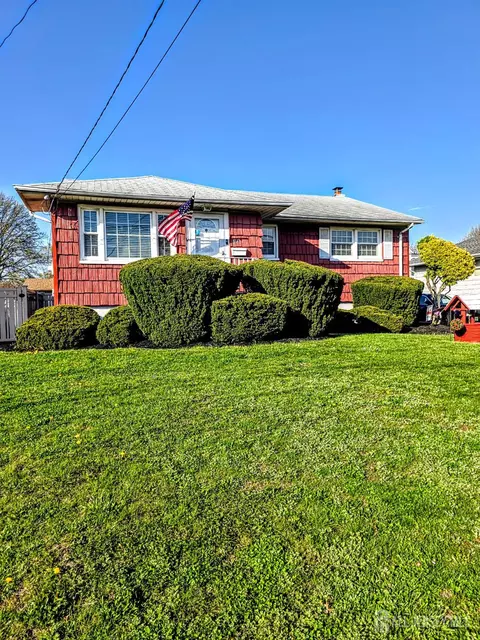 19 E 2nd St, Port Reading, NJ 07064