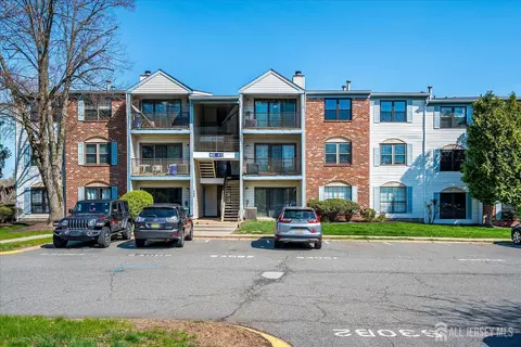 409 Lancaster Ct, Piscataway, NJ 08854