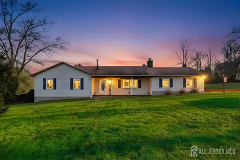16 Hogback Rd, Franklin, NJ 08867