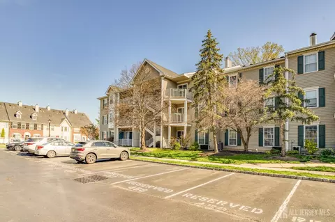 8 Clay St, North Brunswick, NJ 08902