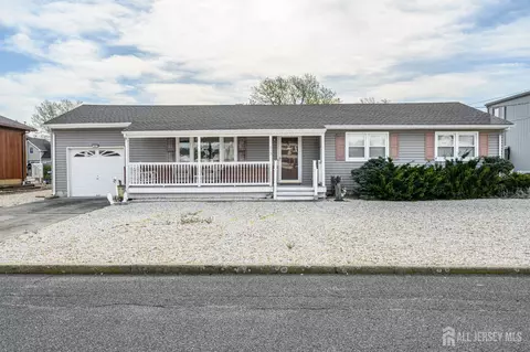 613 Winthrop Dr, Lacey, NJ 08731