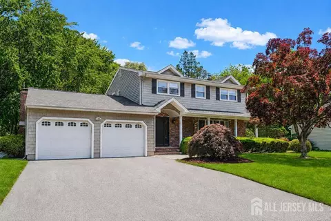 18 Wedgewood Ct, East Brunswick, NJ 08816