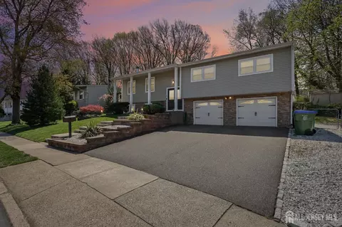 37 Merker Dr, Edison, NJ 08837