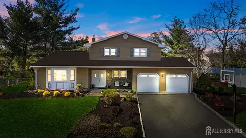 12 Boxwood Rd, Piscataway, NJ 08854