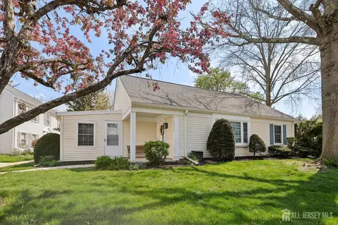 391 Orrington Ln #C, Monroe, NJ 08831