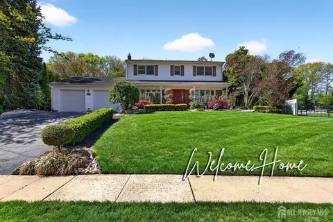 11 Apple Manor Ln, East Brunswick, NJ 08816
