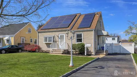 333 Giles Ave, Middlesex, NJ 08846